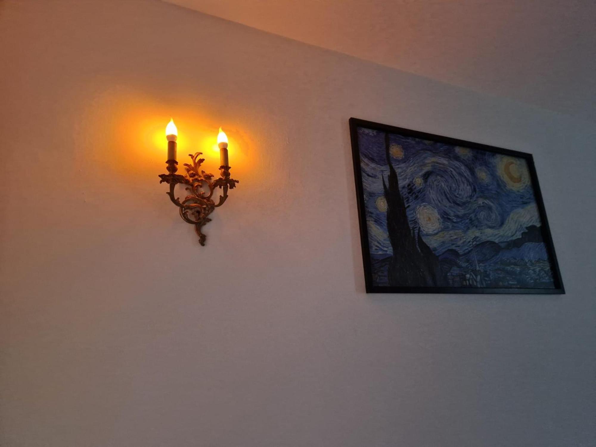 N&ghomesweethome Gogh Elegante E Confortevole