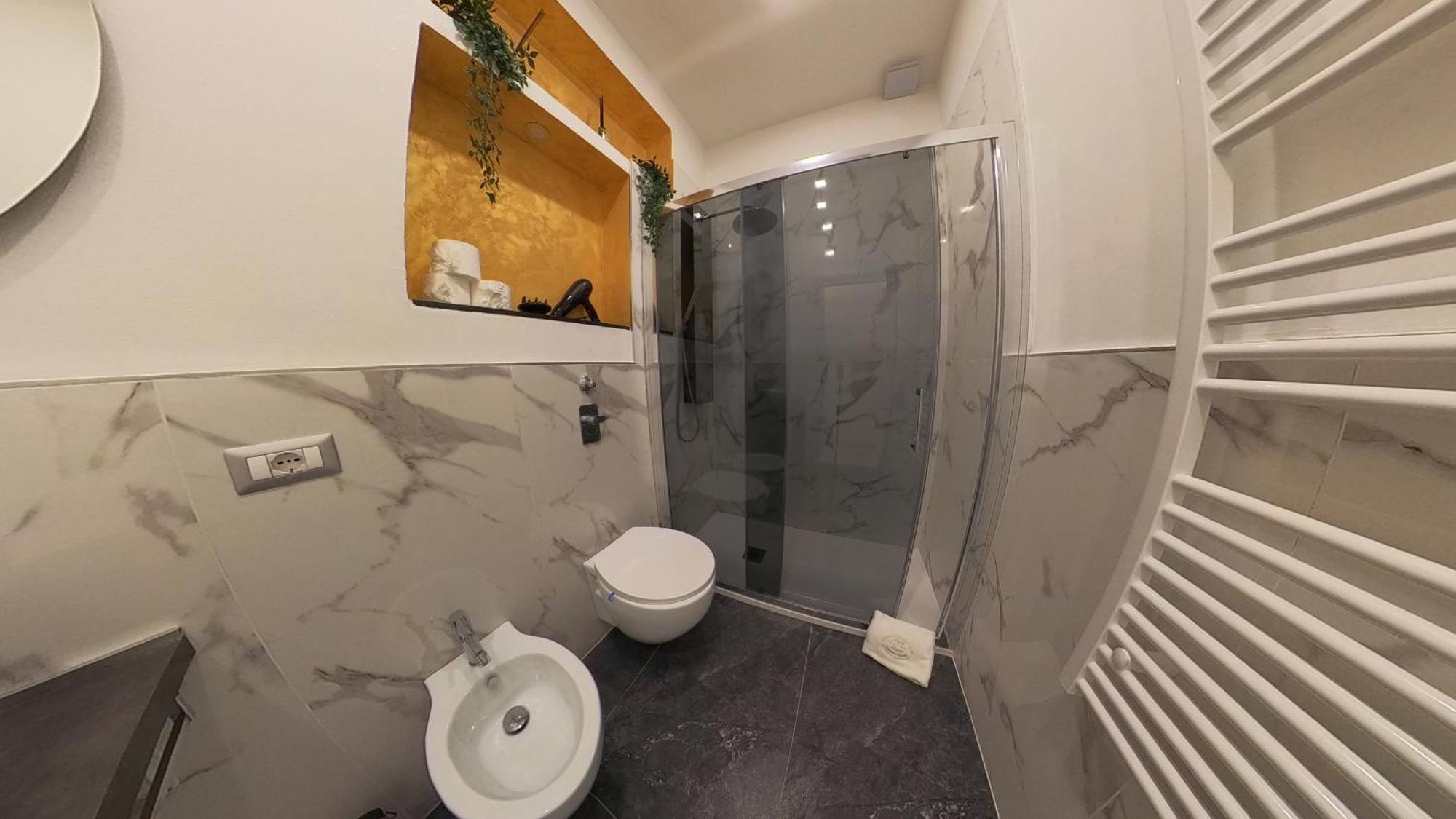 Apartment N&ghomesweethome Gogh Elegante E Confortevole