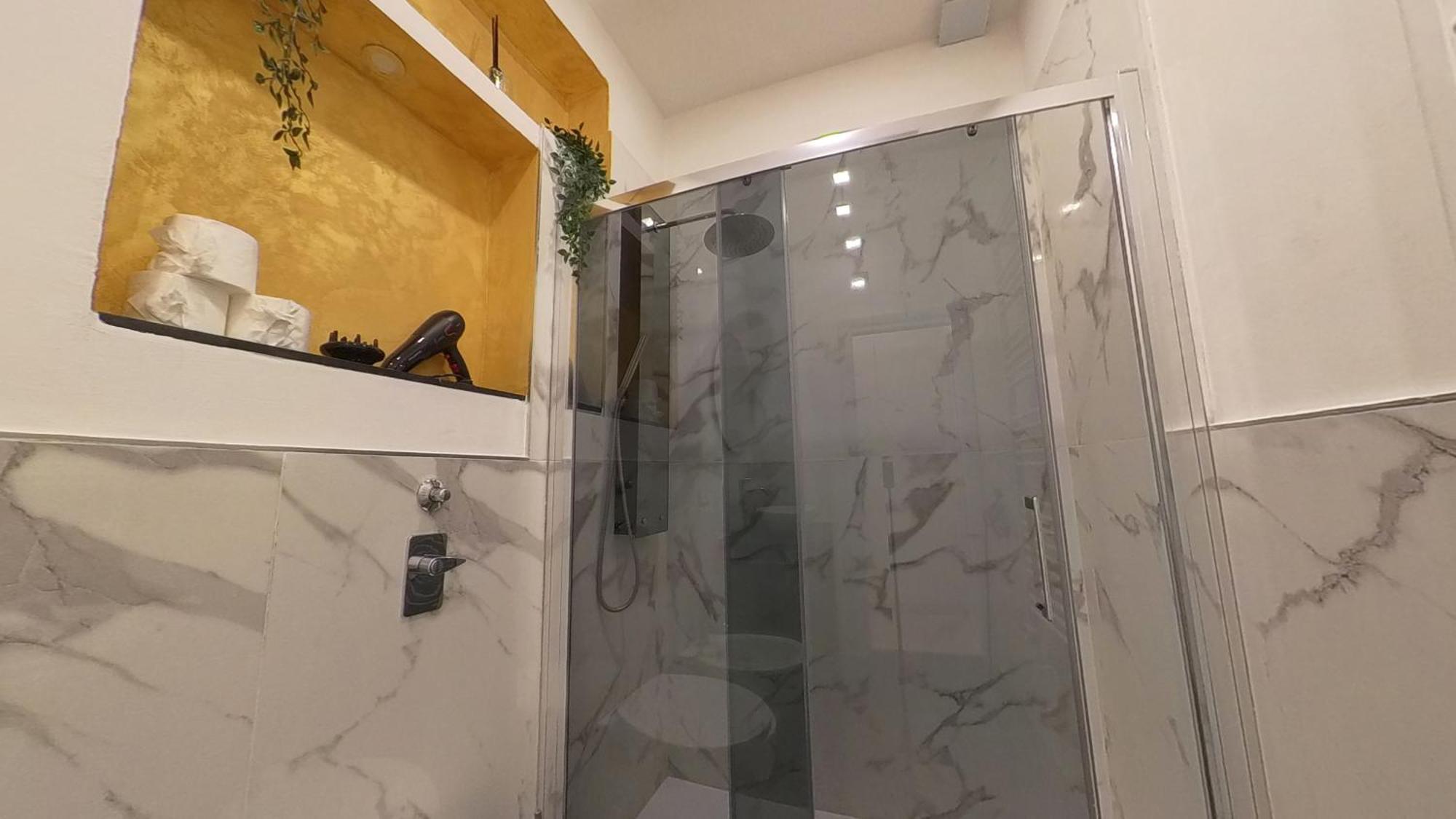 N&ghomesweethome Gogh Elegante E Confortevole Apartment
